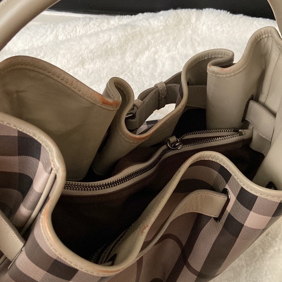 Burberry - Picture 11 of 14